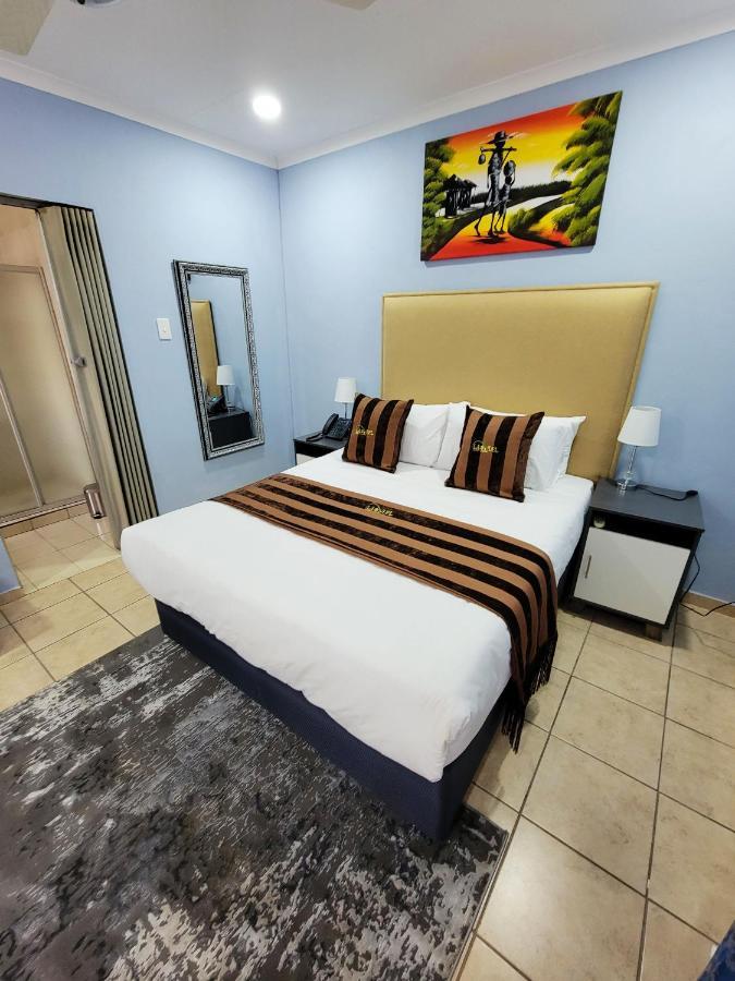 La-Nuel Guest Lodge Boksburg Extérieur photo