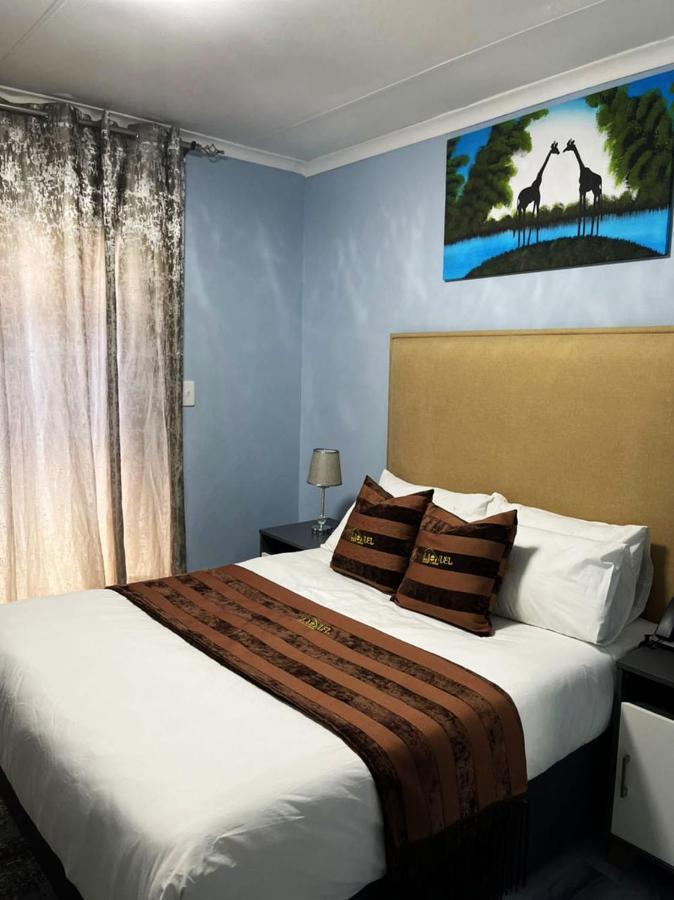 La-Nuel Guest Lodge Boksburg Extérieur photo