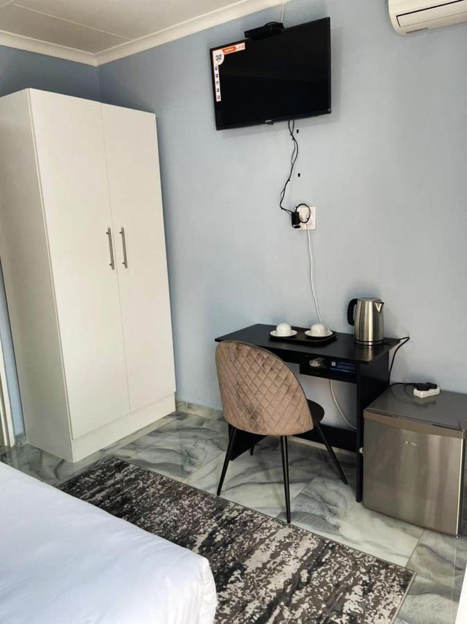 La-Nuel Guest Lodge Boksburg Extérieur photo