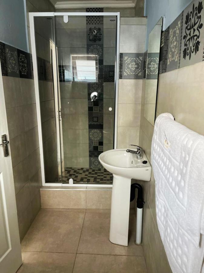 La-Nuel Guest Lodge Boksburg Extérieur photo