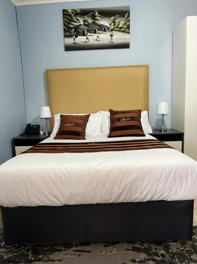 La-Nuel Guest Lodge Boksburg Extérieur photo