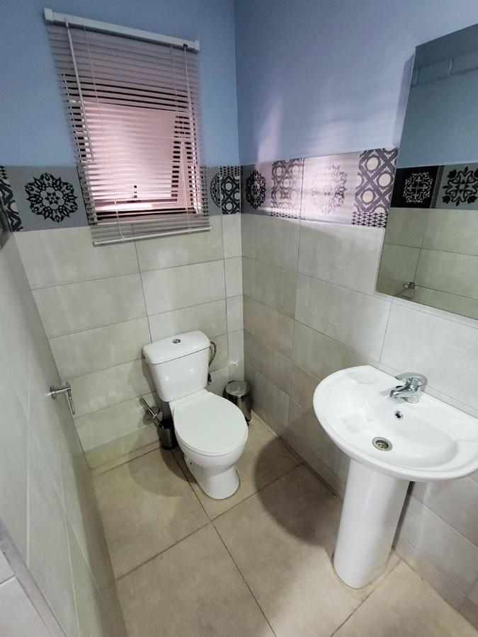 La-Nuel Guest Lodge Boksburg Extérieur photo