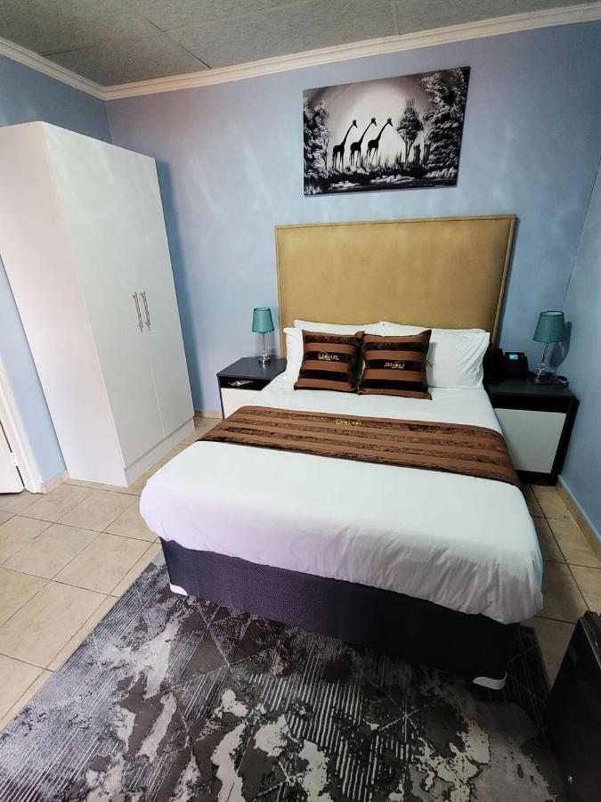 La-Nuel Guest Lodge Boksburg Extérieur photo