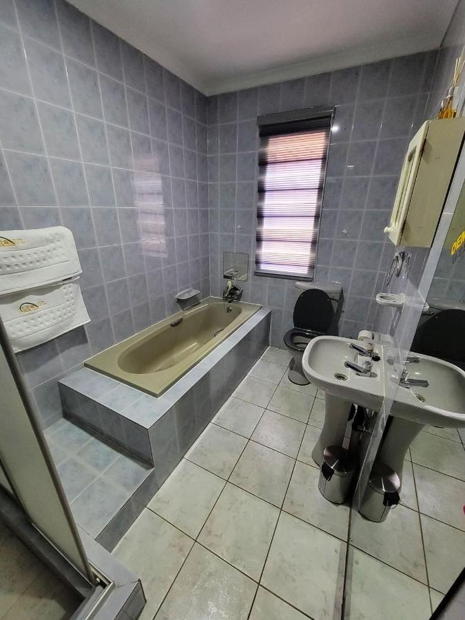 La-Nuel Guest Lodge Boksburg Extérieur photo