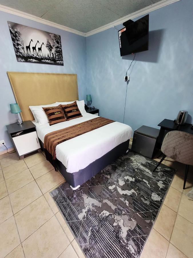 La-Nuel Guest Lodge Boksburg Extérieur photo