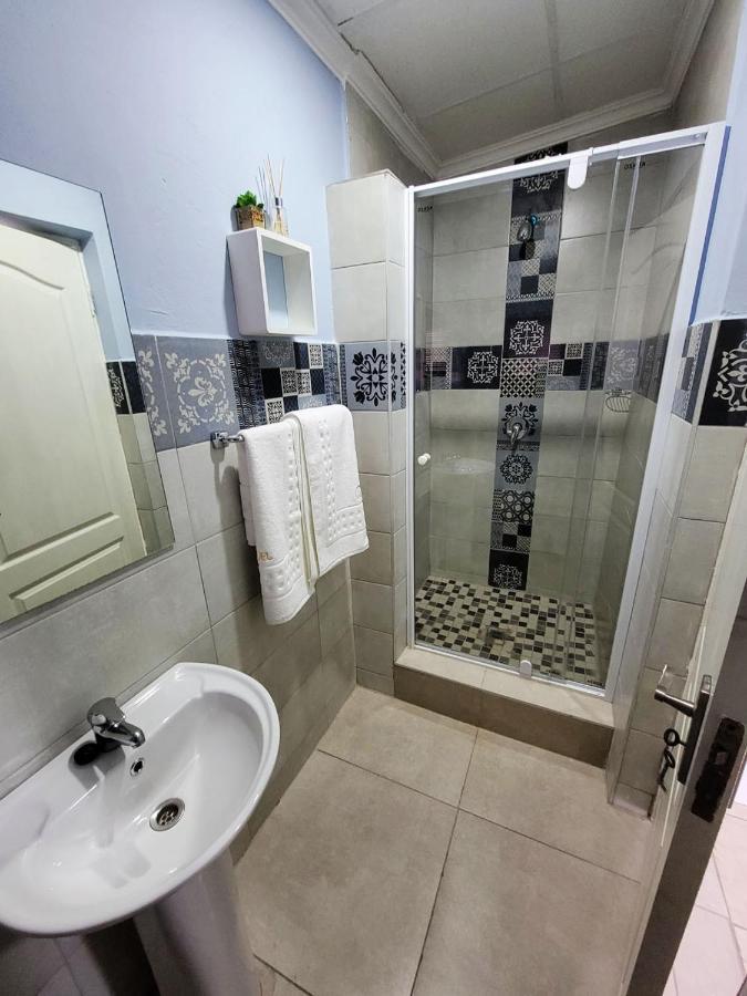 La-Nuel Guest Lodge Boksburg Extérieur photo