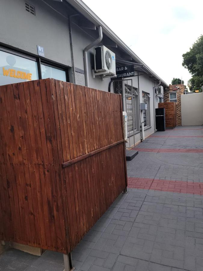 La-Nuel Guest Lodge Boksburg Extérieur photo