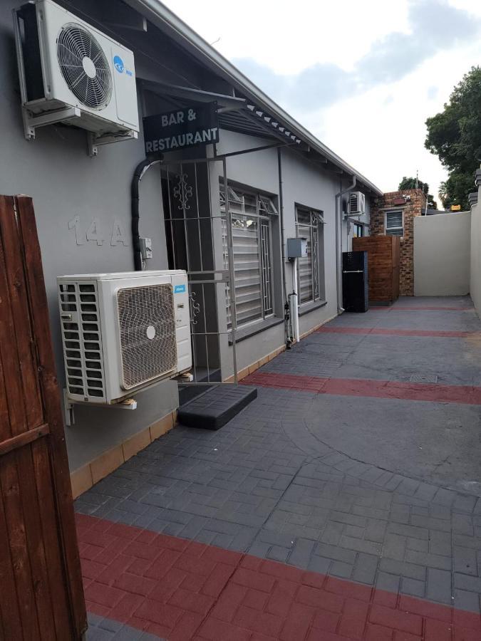 La-Nuel Guest Lodge Boksburg Extérieur photo